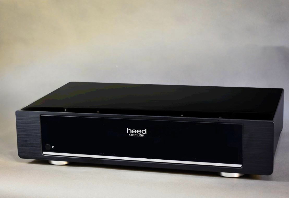 Heed Obelisk napájení